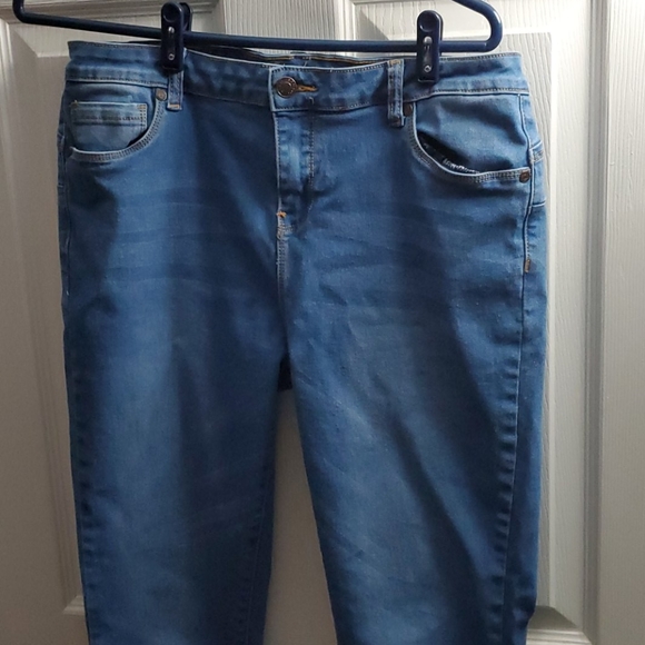 Skinny Jeans - Picture 2 of 3